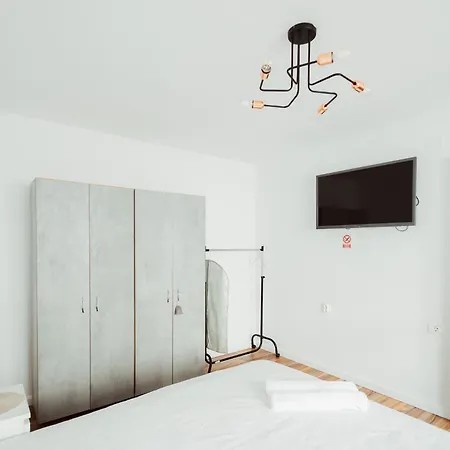 Garsonieră Centru Petroșani Apartment Exterior foto