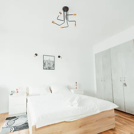 Garsonieră Centru Petroșani Apartment Exterior foto